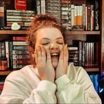 Leigh Carson - @leighellenslibrary - Instagram