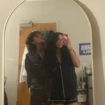 lelia&aliyana - @hellofromroom422 - Instagram