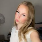 Lena Holmes - Facebook