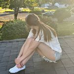 Lena Larson - @lenadiddlybop - Instagram