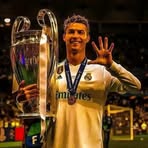 Leonardo VU - Facebook