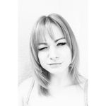 Leonie Olive B. - @leonieroselarouge - Instagram