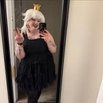 Lesa Adams - @lovelylarhue - Instagram