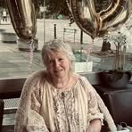 Lesley Herron - Facebook