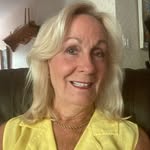 Lesley Stone - @lesley.stone - Instagram