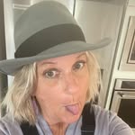 Lesley Yates - @pinkhairgrandma - Instagram
