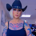 Leslie Denning - @va4lovers83 - Instagram