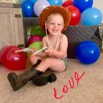 Leslie Hoban DeVries - @graham_cracker253 - Instagram
