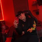 Lewis Coles - @lewiscoles52 - Instagram
