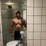 lewis the gym giraffe - @lewis_mcbride_gym - Instagram