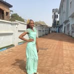 Lili Bright - Facebook