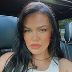 Lili Snyder - @lilisnydercloset - Instagram