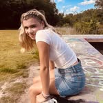 Lilly - @lilly.dyer.15 - Instagram