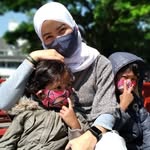 pic on familly - @lindalistawati - Instagram