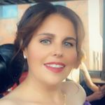 Lindsay Buchanan - @linzbee1414 - Instagram