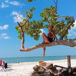 Lindsey Hedrick - @hippiesmalls40 - Instagram