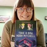 Lindsey | Bookstagram - @lindseyreadsalot - Instagram