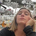 Lindsey Burns - @lindseyreads_books - Instagram