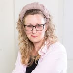 Lisa Davis-Peters BA|DKATI|RTC - @answeringthecall_arttherapy - Instagram