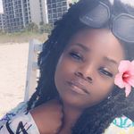 Lisa Easterling - @1mzposh - Instagram