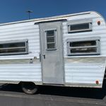 Peanut&LisaEnfinger - @enfingercamperremodels - Instagram