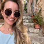 Lisa Ferrell - @lisaloveny - Instagram