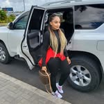 Lisa Flora - @lisaflora.me - Instagram