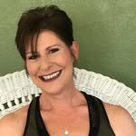 Lisa Freestone - @freetobeme_asmr - Instagram