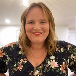 Lisa Handley - @lovelyhandley - Instagram