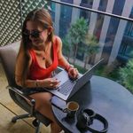 lisa lucy - @invest.with_ - Instagram