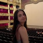 Lisa Ney - @r0sesandred - Instagram
