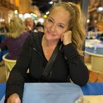 Lisa Searight - @lisas240 - Instagram