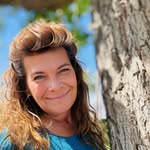 Lisa Hodgins Standing - @watergirl66 - Instagram