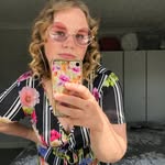 Lisa Worth - @lisaloosinglbs - Instagram
