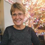 Liz Coates - @coatesswalwell - Instagram