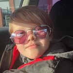 Liz Baker - @liz.frame.9 - Instagram