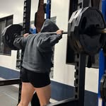 Elizabeth Spires - @lizhardy.fit - Instagram