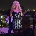Liz - @lizsharpsings - Instagram