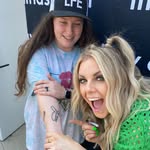 Liz Lowe - @lizzzz0928 - Instagram