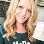 Elizabeth Snyder - @dogs.n.decor - Instagram