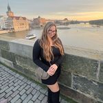 Lizzie Cohen - @lizziejanebyplane - Instagram