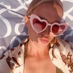 L I Z - @lizzie.holmes - Instagram