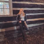 Lizzie Howell - @lizzie_howell24 - Instagram