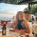 Elizabeth Lambert - @lizzy.lambert - Instagram