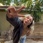 Lizzy Strong - @lizzynstrong - Instagram