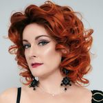 Lizzie Thomas - @lizziethejazzsinger - Instagram