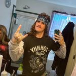 Logan Chester Tenney - @logiepogie86 - Instagram