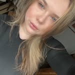Lo x - @lois_parratt - Instagram