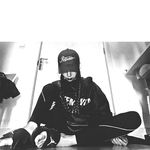 - Lonnie 朗尼 - @langnilonnie - Instagram