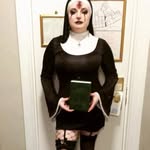 Lora Kane - @loraemz - Instagram